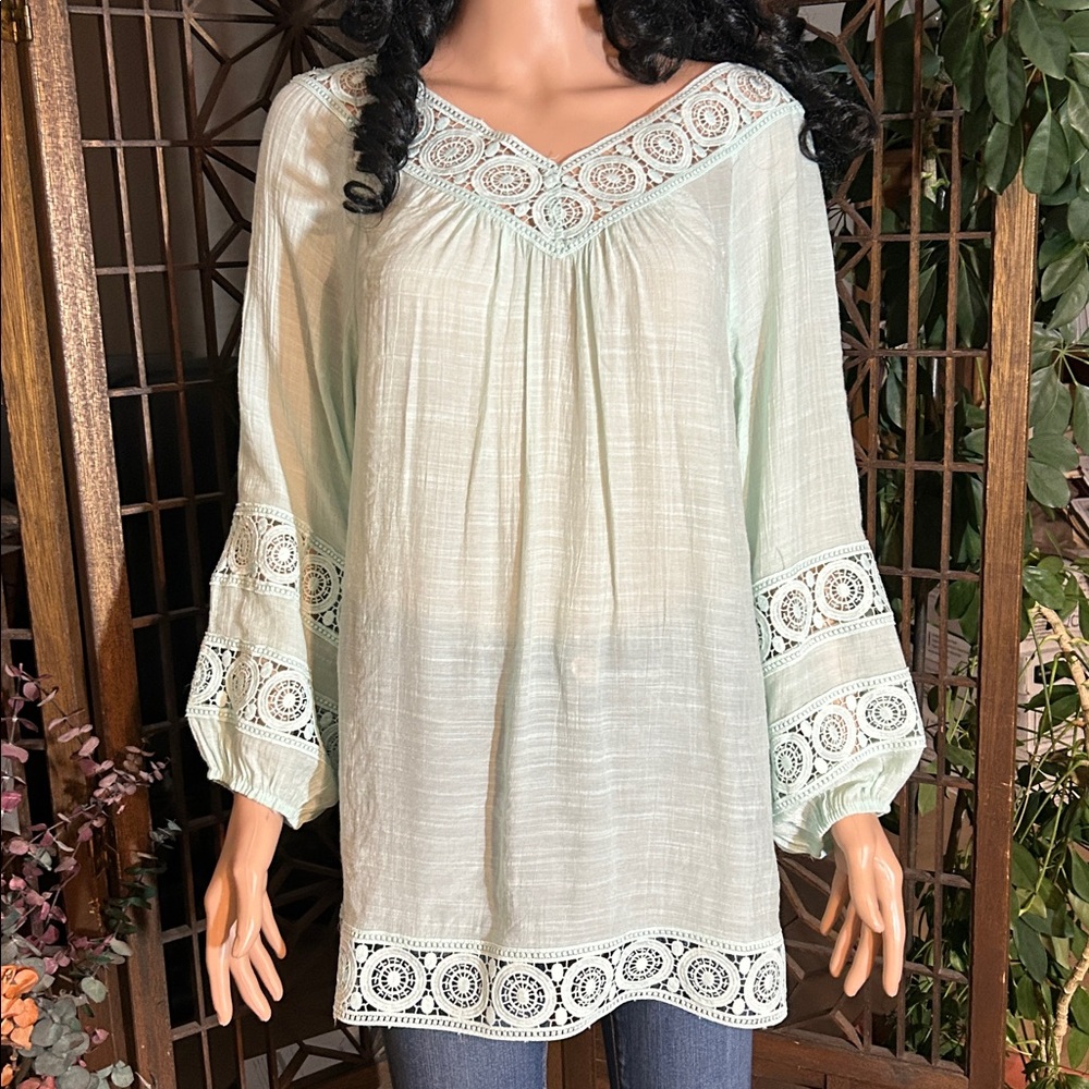 NWOT INDIGO SOUL LACY TOP L